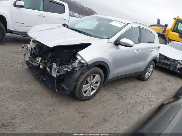 KNDPMCAC9J7420765 2018 KIA SPORTAGE - Image 2