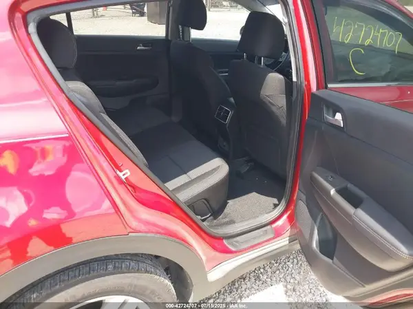 KNDPMCAC9J7423679 2018 KIA SPORTAGE - Image 8