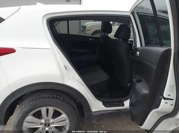 KNDPMCAC9J7430583 2018 KIA SPORTAGE - Image 8