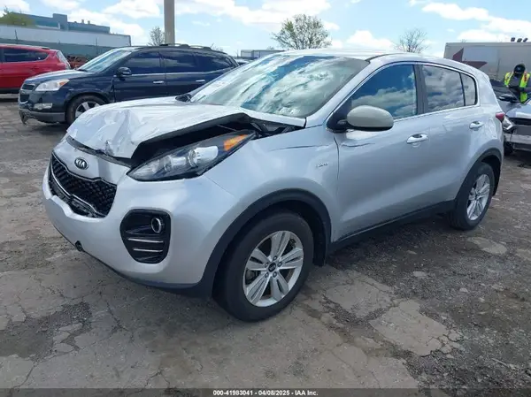 KNDPMCAC9J7438425 2018 KIA SPORTAGE - Image 2
