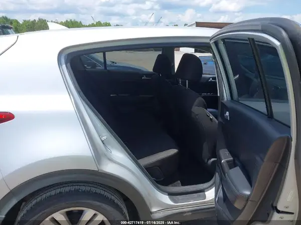 KNDPMCAC9J7448260 2018 KIA SPORTAGE - Image 8