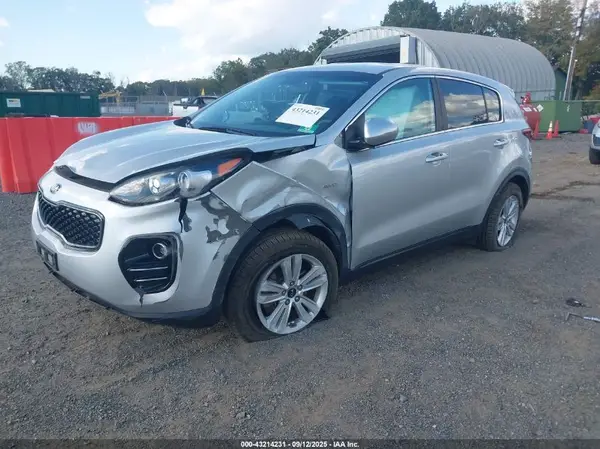 KNDPMCAC9J7448372 2018 KIA SPORTAGE - Image 2