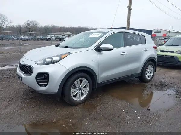 KNDPMCAC9J7449666 2018 KIA SPORTAGE - Image 2