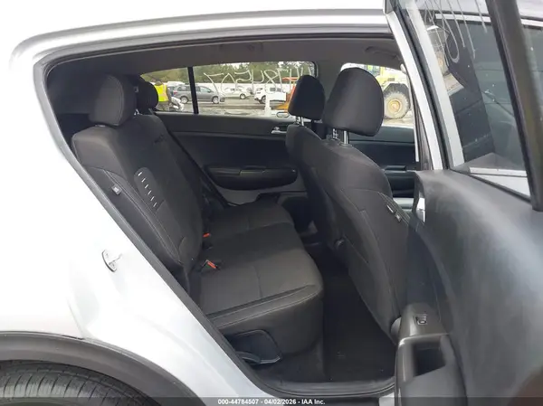 KNDPMCAC9J7449666 2018 KIA SPORTAGE - Image 8
