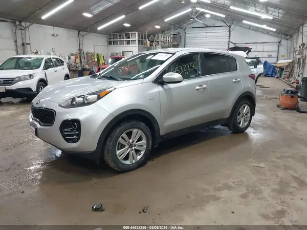 KNDPMCAC9K7562891 2019 KIA SPORTAGE - Image 2