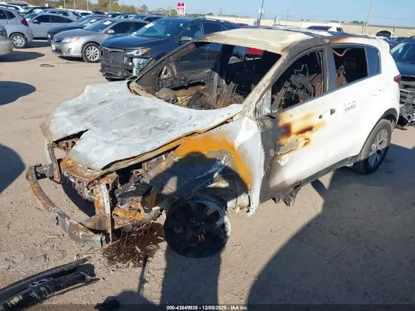 KNDPMCAC9K7575785 2019 KIA SPORTAGE - Image 2