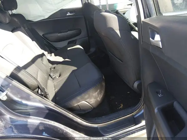 KNDPMCAC9K7603987 2019 KIA SPORTAGE - Image 8