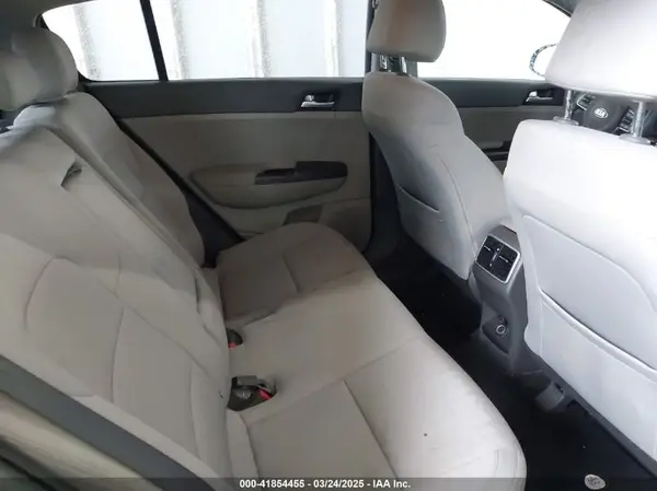 KNDPMCAC9K7611877 2019 KIA SPORTAGE - Image 8