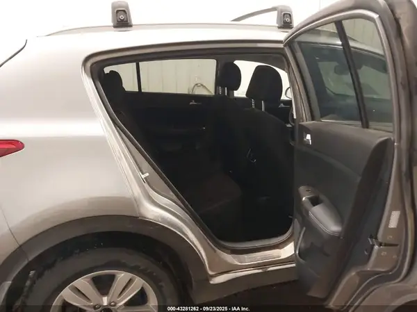 KNDPMCAC9K7612687 2019 KIA SPORTAGE - Image 8