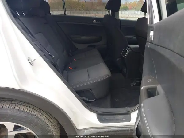 KNDPMCAC9L7814902 2020 KIA SPORTAGE - Image 8