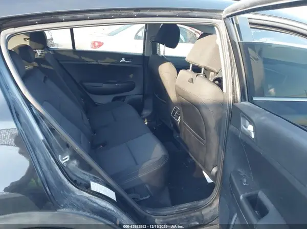 KNDPMCAC9M7918355 2021 KIA SPORTAGE - Image 8