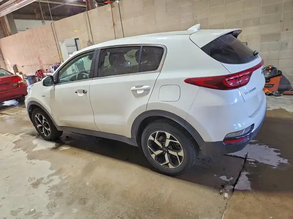 KNDPMCAC9N7983756 2022 KIA SPORTAGE - Image 2