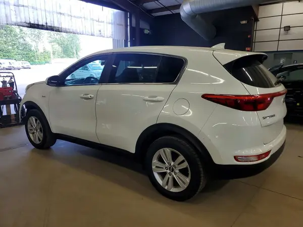KNDPMCACXH7040814 2017 KIA SPORTAGE - Image 2