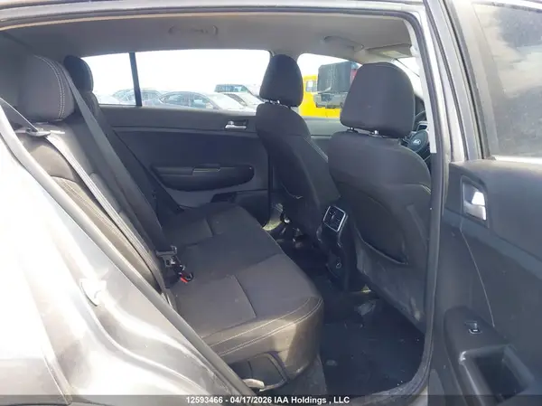 KNDPMCACXH7105029 2017 KIA SPORTAGE - Image 8