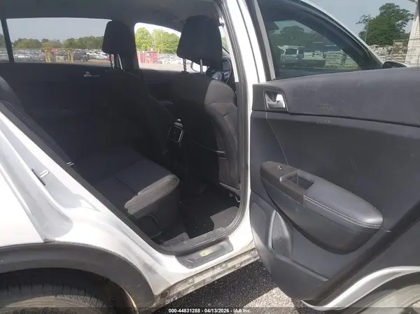 KNDPMCACXH7116841 2017 KIA SPORTAGE - Image 8