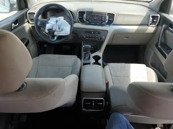 KNDPMCACXH7117083 2017 KIA SPORTAGE - Image 8