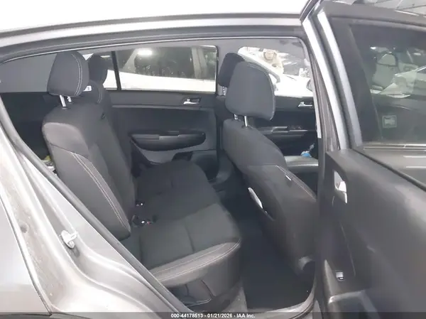 KNDPMCACXH7158183 2017 KIA SPORTAGE - Image 8
