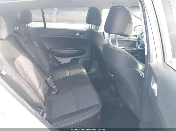 KNDPMCACXH7160726 2017 KIA SPORTAGE - Image 8