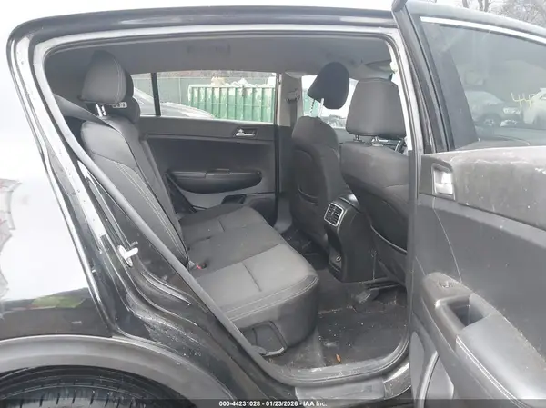 KNDPMCACXH7170060 2017 KIA SPORTAGE - Image 8