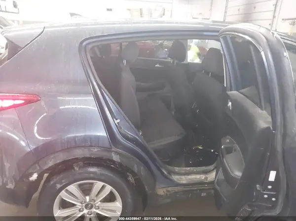 KNDPMCACXH7200240 2017 KIA SPORTAGE - Image 8