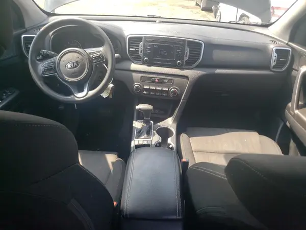 KNDPMCACXH7219757 2017 KIA SPORTAGE - Image 8