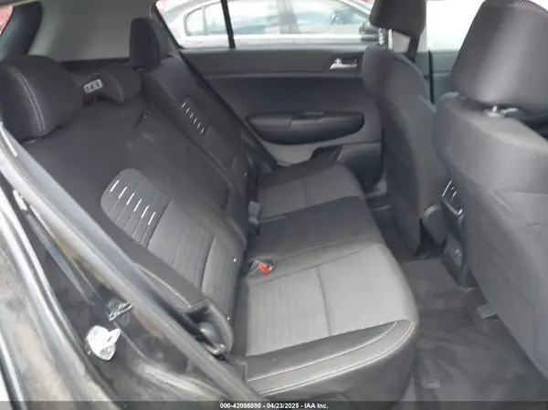 KNDPMCACXH7240298 2017 KIA SPORTAGE - Image 8