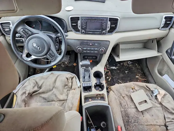 KNDPMCACXH7247400 2017 KIA SPORTAGE - Image 8