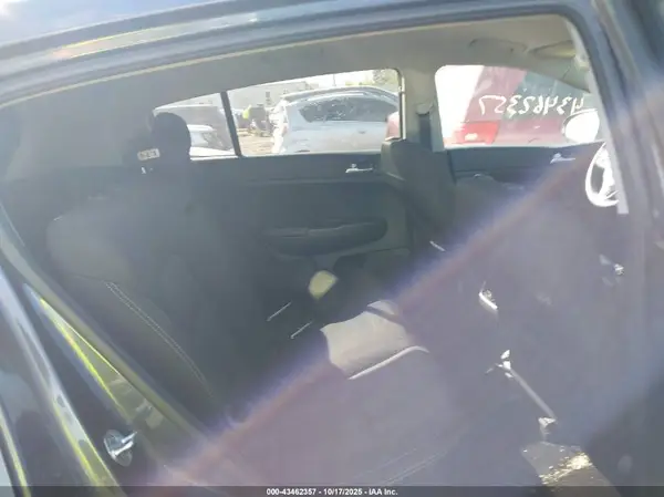 KNDPMCACXH7273852 2017 KIA SPORTAGE - Image 8