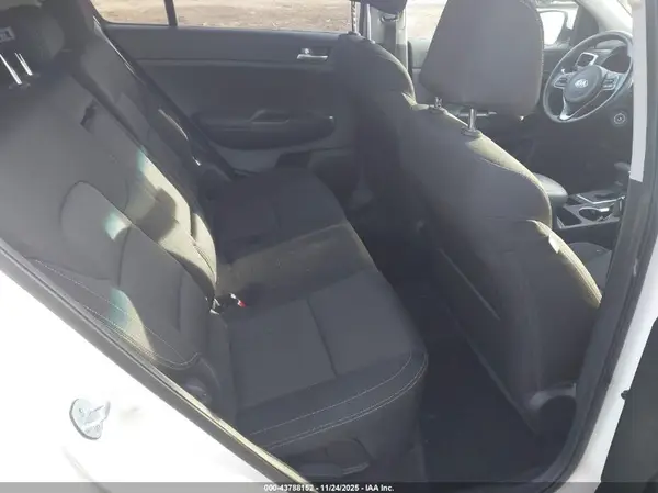 KNDPMCACXH7276766 2017 KIA SPORTAGE - Image 8