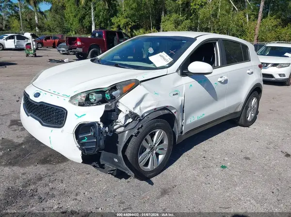 KNDPMCACXH7286035 2017 KIA SPORTAGE - Image 2