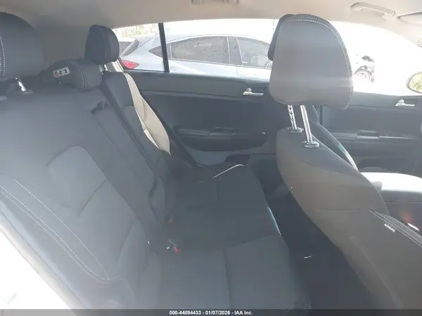 KNDPMCACXH7286035 2017 KIA SPORTAGE - Image 8