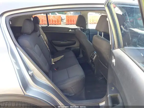 KNDPMCACXH7289680 2017 KIA SPORTAGE - Image 8