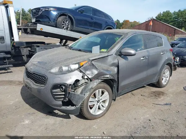 KNDPMCACXJ7306841 2018 KIA SPORTAGE - Image 2