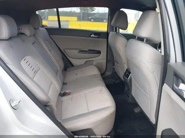 KNDPMCACXJ7309979 2018 KIA SPORTAGE - Image 8