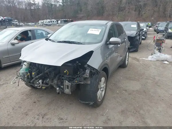KNDPMCACXJ7312140 2018 KIA SPORTAGE - Image 2