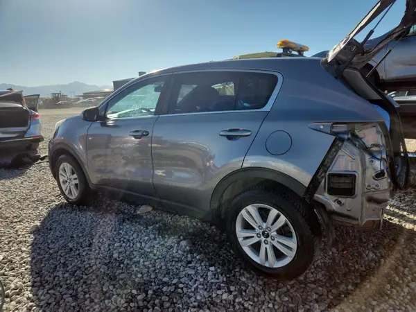 KNDPMCACXJ7312767 2018 KIA SPORTAGE - Image 2