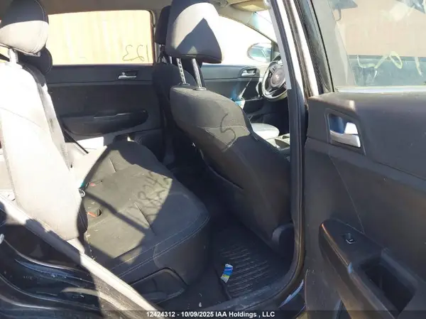 KNDPMCACXJ7338978 2018 KIA SPORTAGE - Image 8