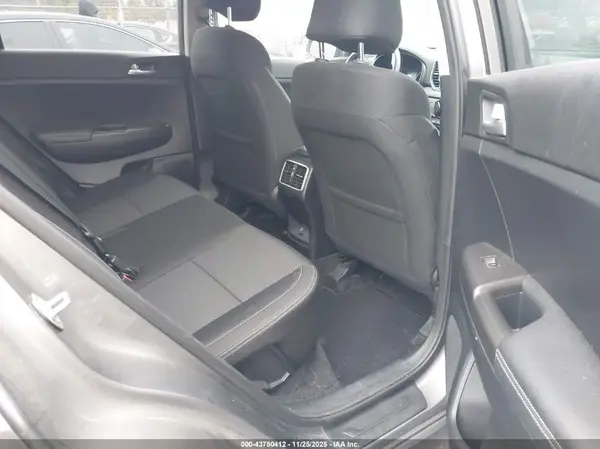 KNDPMCACXJ7350211 2018 KIA SPORTAGE - Image 8