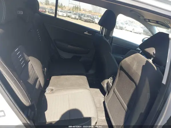 KNDPMCACXJ7359099 2018 KIA SPORTAGE - Image 8
