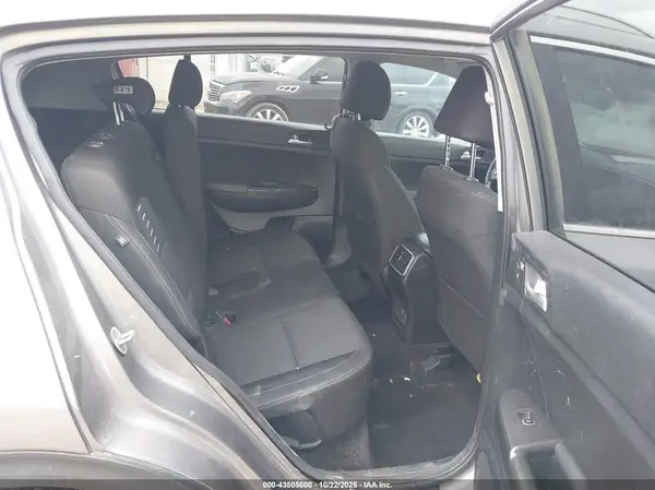 KNDPMCACXJ7361953 2018 KIA SPORTAGE - Image 8