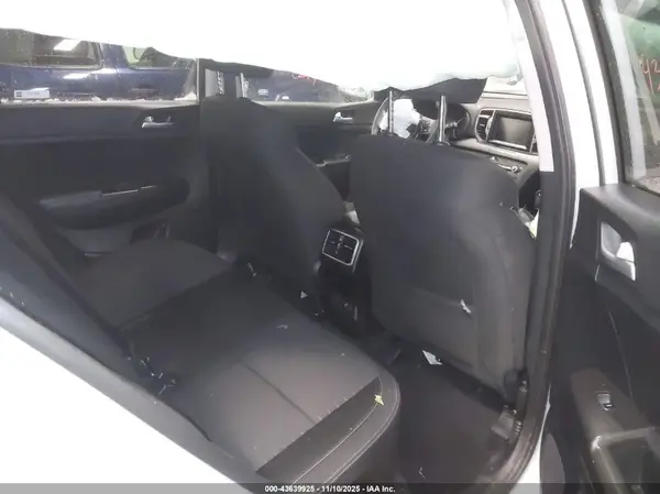 KNDPMCACXJ7363556 2018 KIA SPORTAGE - Image 8