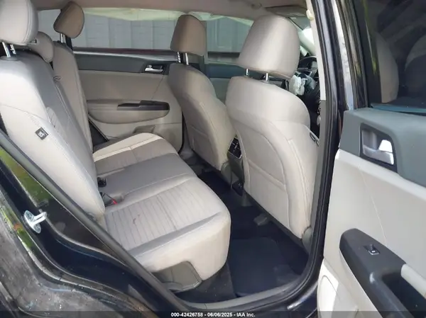 KNDPMCACXJ7373181 2018 KIA SPORTAGE - Image 8