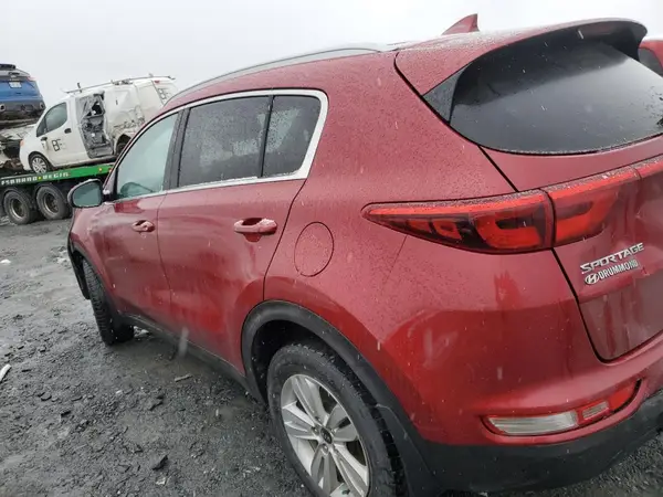 KNDPMCACXJ7386819 2018 KIA SPORTAGE - Image 2