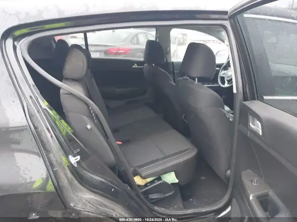 KNDPMCACXJ7388201 2018 KIA SPORTAGE - Image 8
