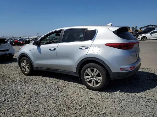 KNDPMCACXJ7389445 2018 KIA SPORTAGE - Image 2