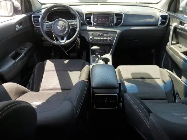 KNDPMCACXJ7389445 2018 KIA SPORTAGE - Image 8