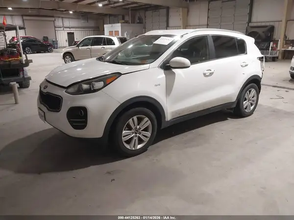 KNDPMCACXJ7408088 2018 KIA SPORTAGE - Image 2