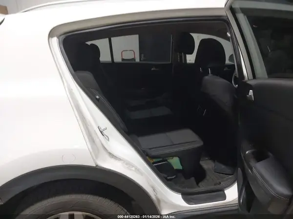 KNDPMCACXJ7408088 2018 KIA SPORTAGE - Image 8