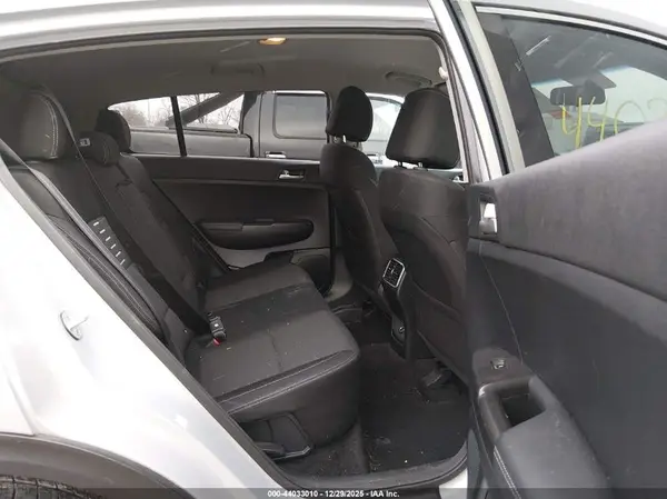 KNDPMCACXJ7423447 2018 KIA SPORTAGE - Image 8