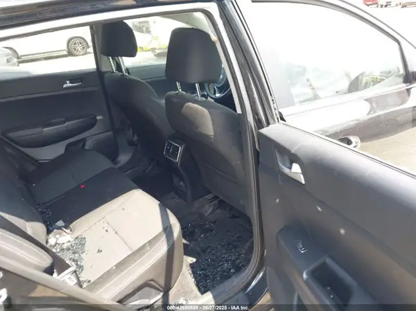 KNDPMCACXJ7426168 2018 KIA SPORTAGE - Image 8